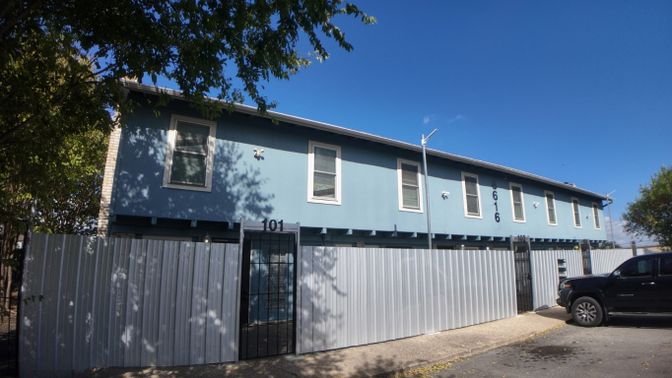 Attached, Exterior, Facade, Rowhouse