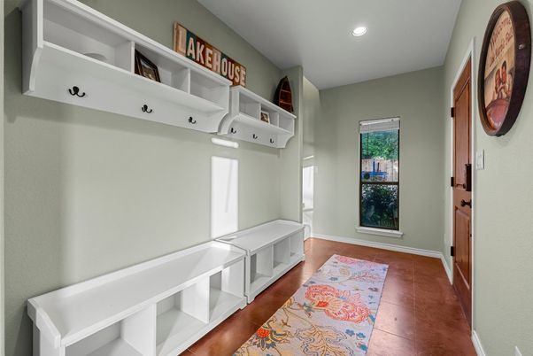 Interior, Recessed Lighting, Washer, Wood Texture Flooring
