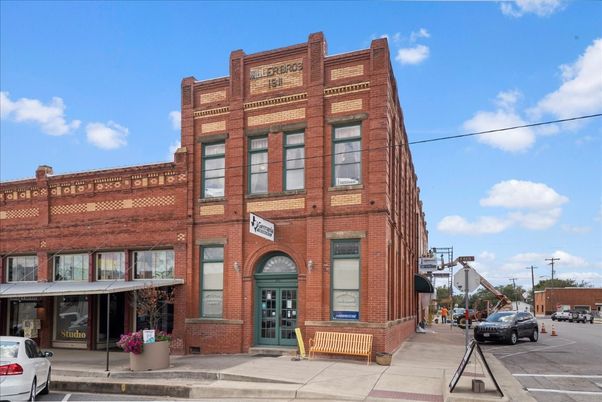 Exterior, Facade, Brick Facade, Rowhouse