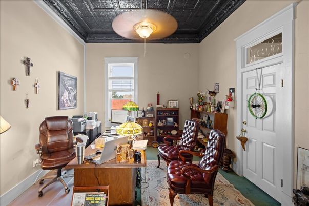 Home Office, Interior