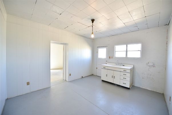 Empty room, Interior, Pendant Lights