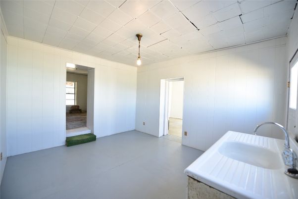 Empty room, Interior, Pendant Lights