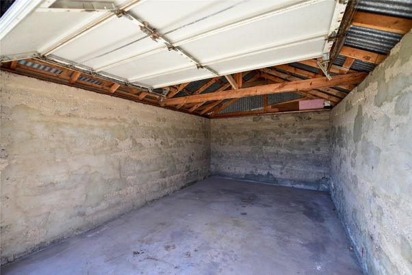 Garage, Interior, Wooden Beams
