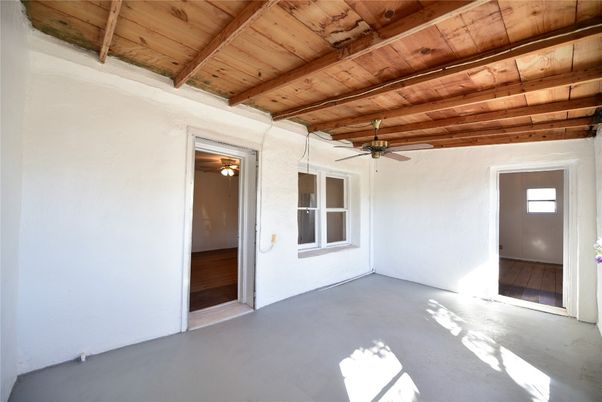 Empty room, Interior, Wooden Beams, Wooden Ceilings