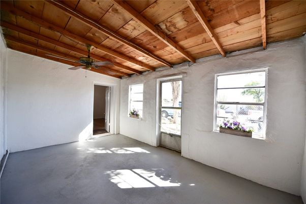 Empty room, Interior, Wooden Beams, Wooden Ceilings