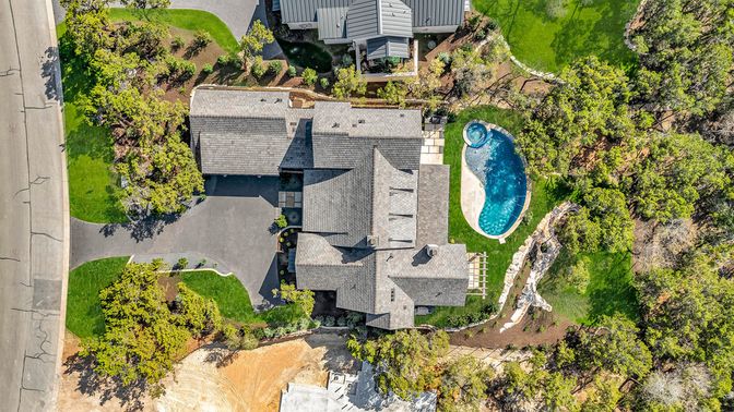 Exterior, Drone