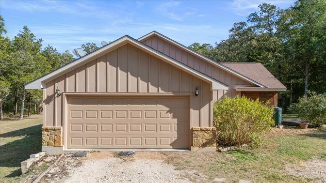 Detached Garage, Exterior