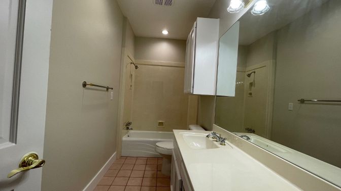 Bathroom, Interior, Recessed Lighting