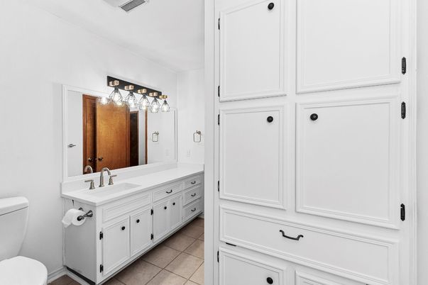 Bathroom, Dual Sink Vanities, Interior