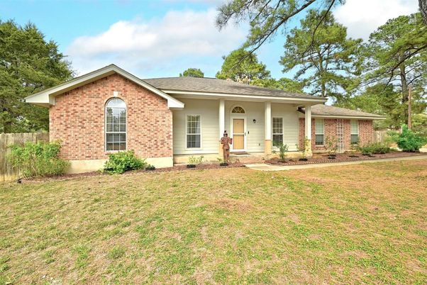 Exterior, Facade, Brick Facade, Ranch