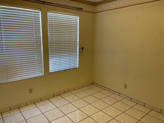 Empty room, Interior