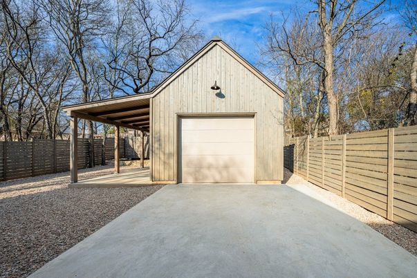 Detached Garage, Exterior