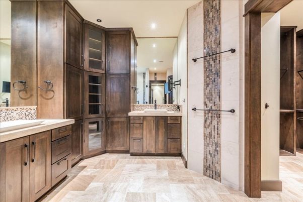 Bathroom, Dual Sink Vanities, Interior, Recessed Lighting