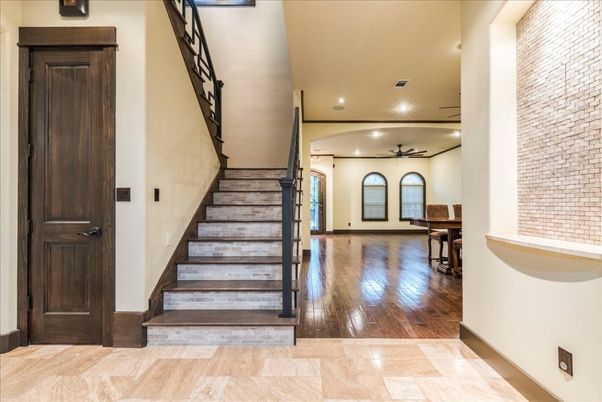 Interior, Recessed Lighting, Wood Texture Flooring