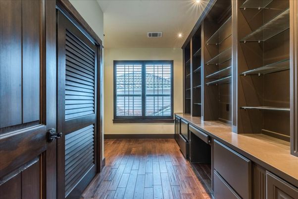 Interior, Walk-in Closets, Wood Texture Flooring