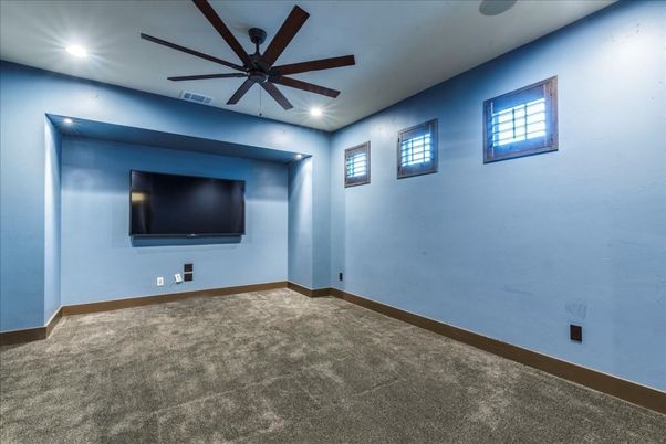 Empty room, Interior, Recessed Lighting