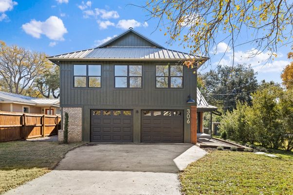 Attached, Exterior, Facade, Brick Facade, Split Level