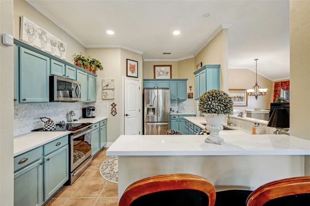 Chandelier, Dining room, Interior, Kitchen, Pendant Lights, Recessed Lighting, Stainless Steel Appliances