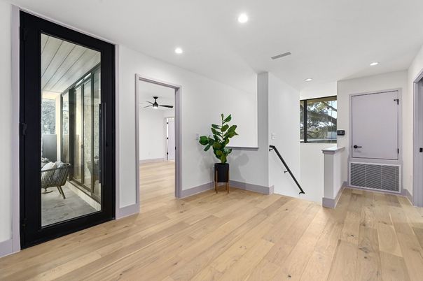 Interior, Recessed Lighting, Wood Texture Flooring