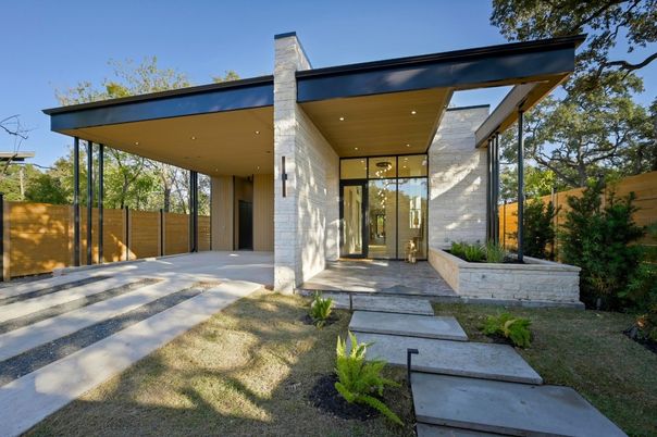 Exterior, Facade, Modern