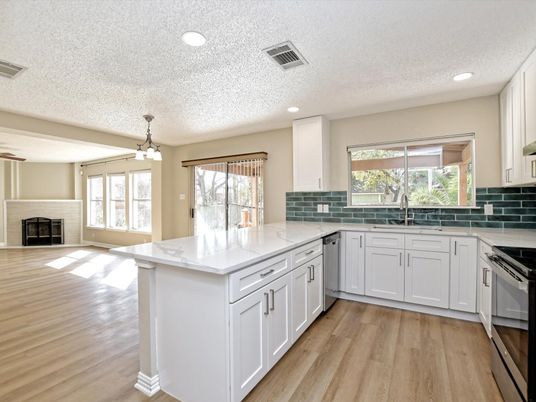 Fireplace, Interior, Kitchen, Pendant Lights, Recessed Lighting, Wood Texture Flooring