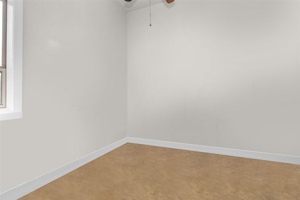 Empty room, Interior