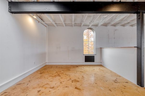 Empty room, Interior