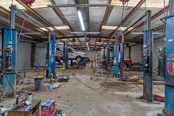 Garage, Interior