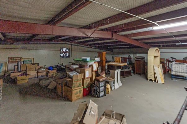 Garage, Interior