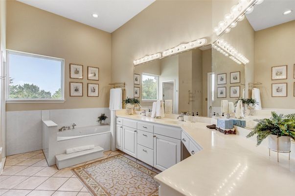 Bathroom, Dual Sink Vanities, Interior, Recessed Lighting
