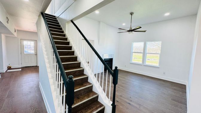Interior, Recessed Lighting, Wood Texture Flooring