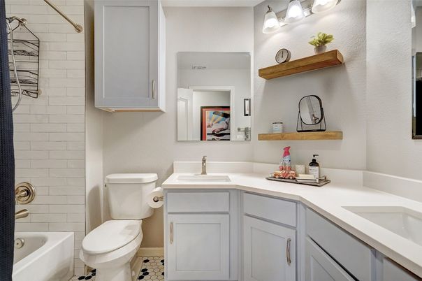 Bathroom, Dual Sink Vanities, Interior
