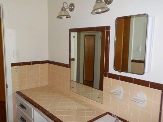 Bathroom, Interior, Tile Countertops