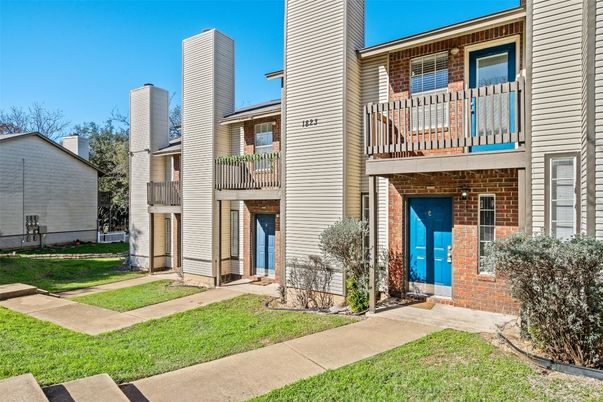 Exterior, Facade, Brick Facade, Rowhouse