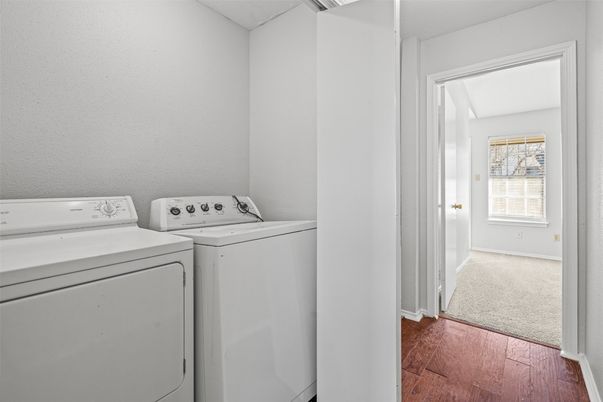 Interior, Utility Closets, Washer, Wood Texture Flooring