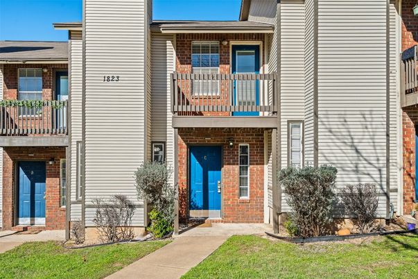 Exterior, Facade, Brick Facade, Rowhouse