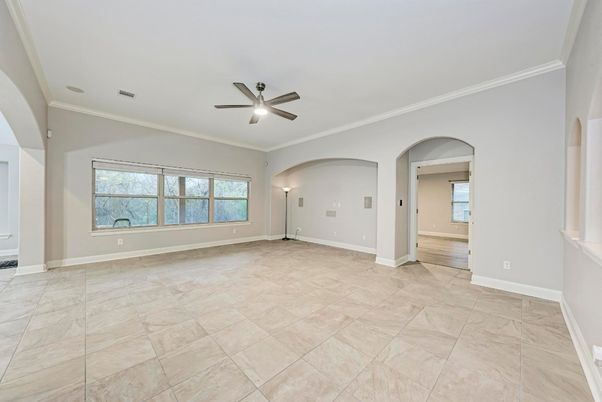 Empty room, Interior