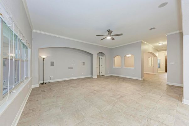 Empty room, Interior