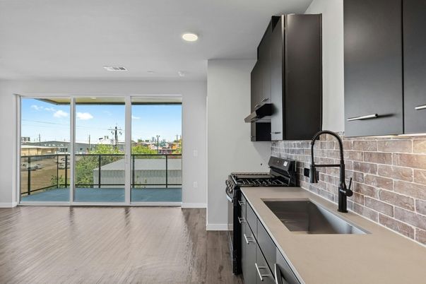 Interior, Kitchen, Recessed Lighting, Water, Wood Texture Flooring
