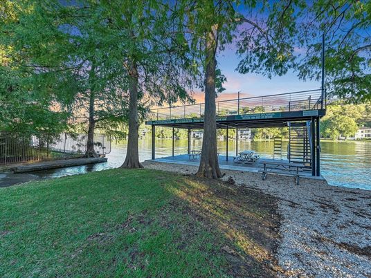 Exterior, Lake