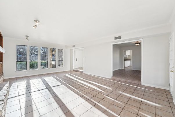 Empty room, Interior