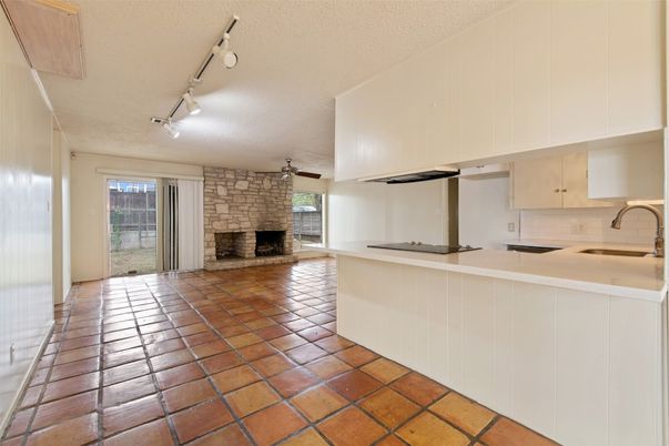 Fireplace, Interior, Kitchen
