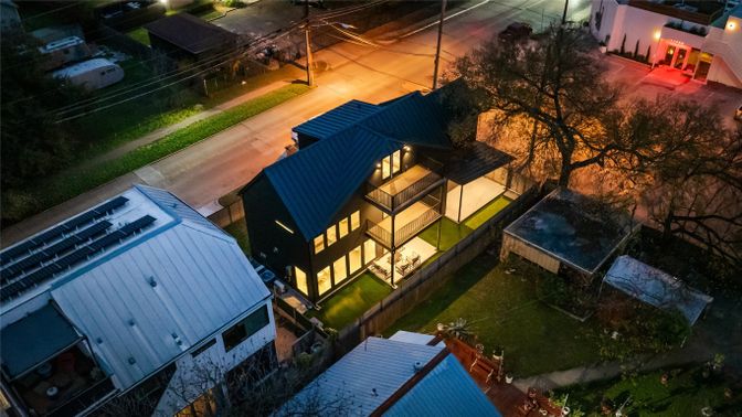 Exterior, Drone
