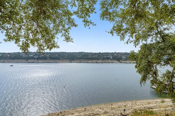 Exterior, Lake