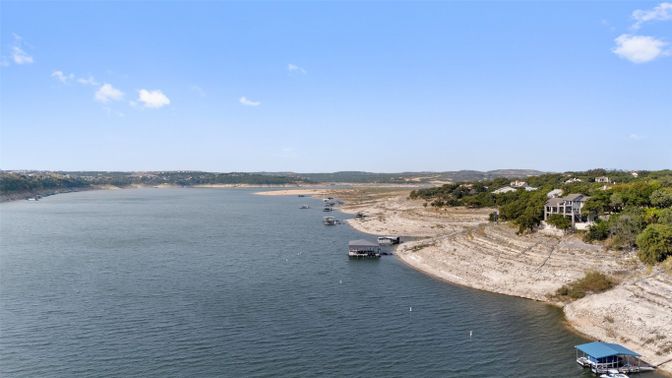Exterior, Lake