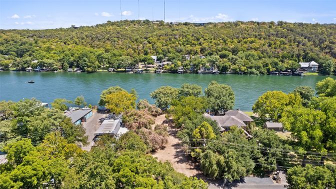 Exterior, Lake