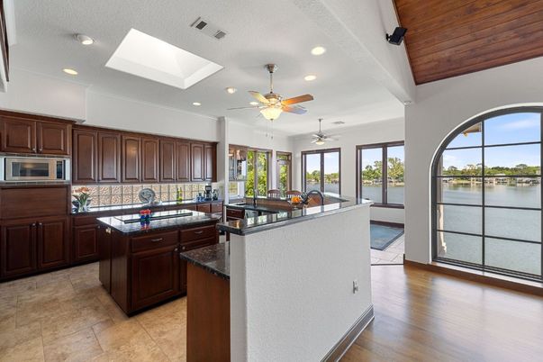 Interior, Kitchen, Recessed Lighting, Water, Wood Texture Flooring