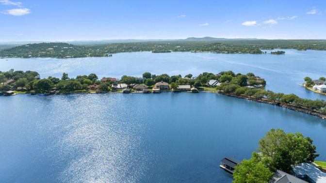 Exterior, Lake