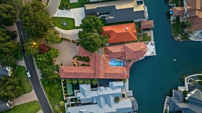 Exterior, Drone