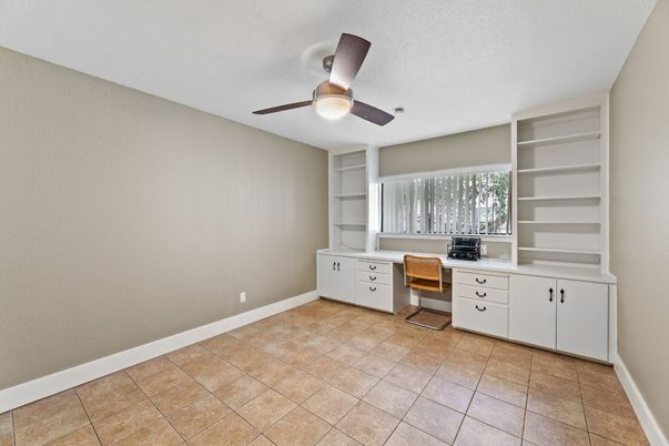 Home Office, Interior
